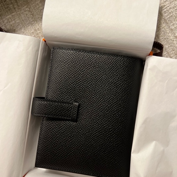 New Hermès So Black Bearn Compact monochrome Wallet - Picture 2 of 3